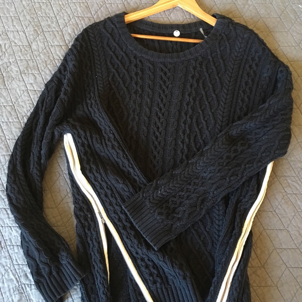 Margaret O’Leary Side Zip Tunic Sweater in Black - Picture 4 of 7